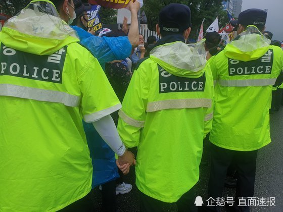 首尔|这个国家是你个人的吗：韩国上万人集会 要求罢免文在寅