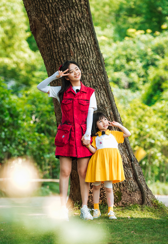 谭松韵|谭松韵郑爽节目撞发型，30岁VS29岁，天然脸和网红脸差距