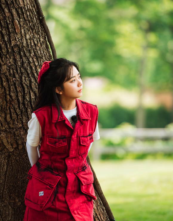 谭松韵|谭松韵郑爽节目撞发型，30岁VS29岁，天然脸和网红脸差距