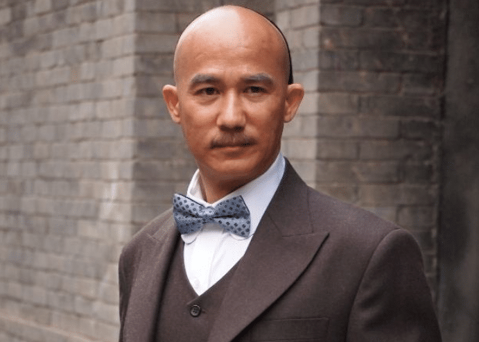 曾多次饰演反派的李子雄与小23岁娇妻结婚多年今夫妻恩爱如初