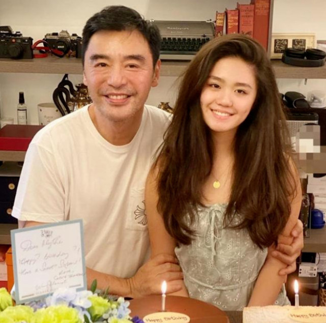 被前妻章小蕙推入巨坑欠下25亿的钟镇涛今女儿被曝假结婚