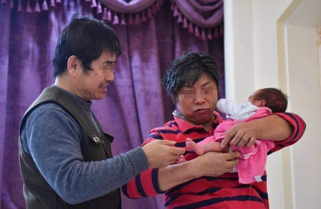 高龄产妇坚持生育二胎大宝无奈上网求助网友的回答让人心寒