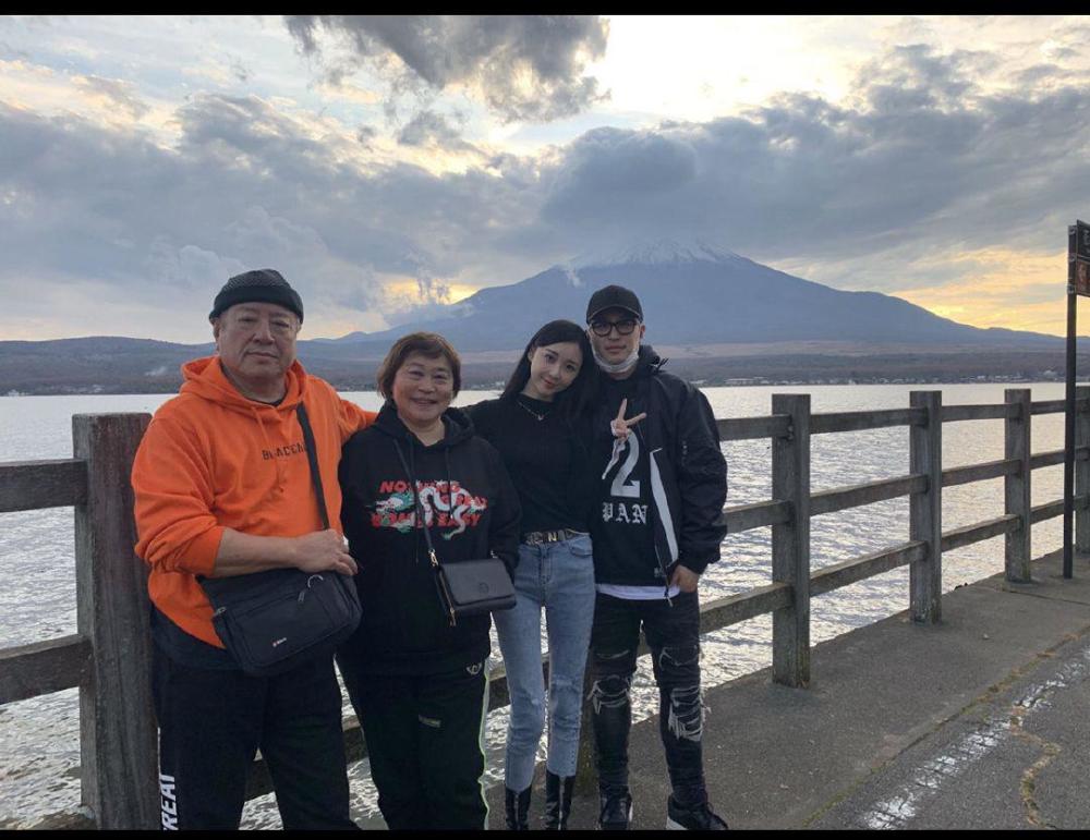 潘玮柏|潘玮柏结婚风波后首现身，节目里自夸福气好，身材发福戏称圆圆的