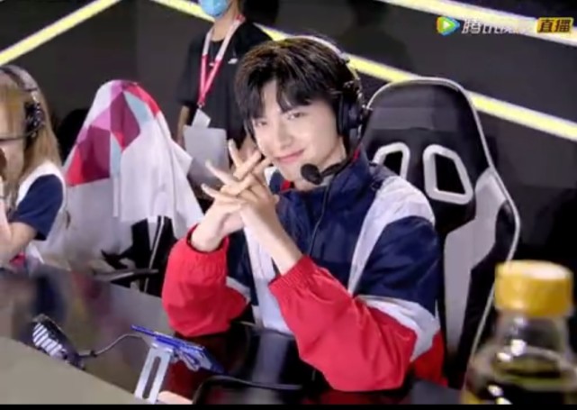 电竞项目王者荣耀比赛现场#任豪用脸杀人#上了热搜先看原版#翟潇闻