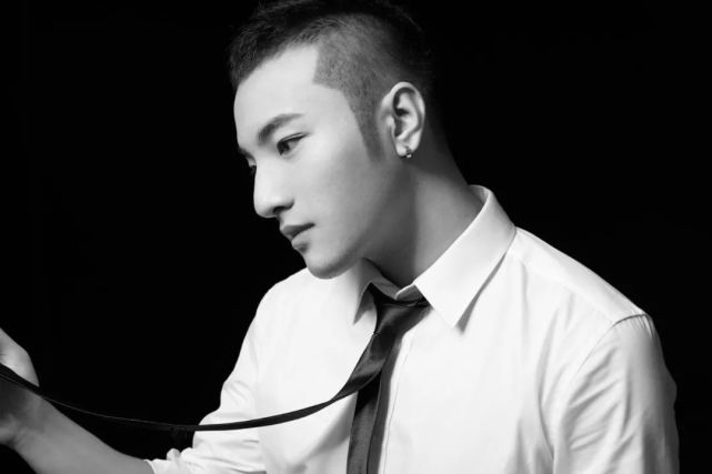 热烈庆祝田一名最新单曲《沦陷》全网首发