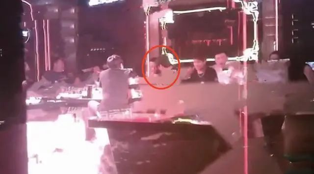 王岳伦|又被拍到这么亲密的画面？这次怎么跟老婆解释？