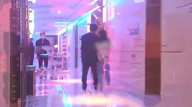 王岳伦|又被拍到这么亲密的画面？这次怎么跟老婆解释？