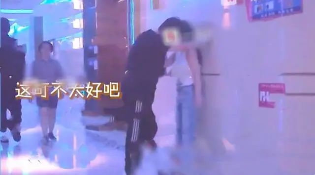 王岳伦|又被拍到这么亲密的画面？这次怎么跟老婆解释？