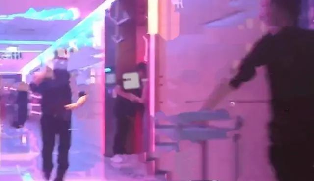 王岳伦|又被拍到这么亲密的画面？这次怎么跟老婆解释？