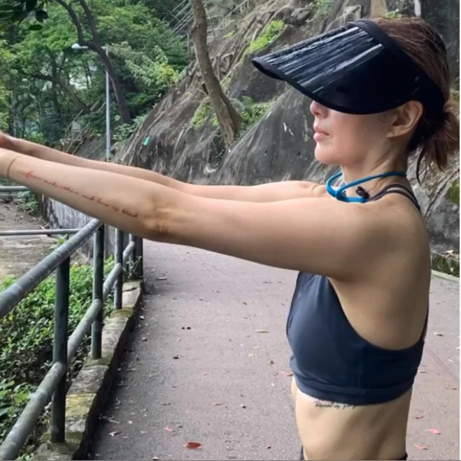 许志安|港媒曝许志安仍保留与黄心颖有关纹身，还被误会是为郑秀文而纹