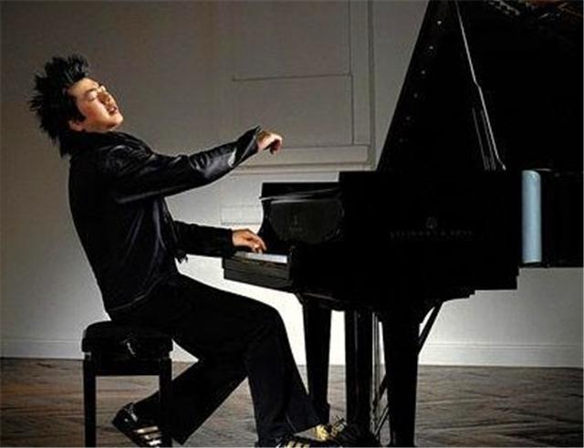 郎朗|为了练琴，8年不让与母亲见面，婚姻由父亲做主，郎朗真的成功吗