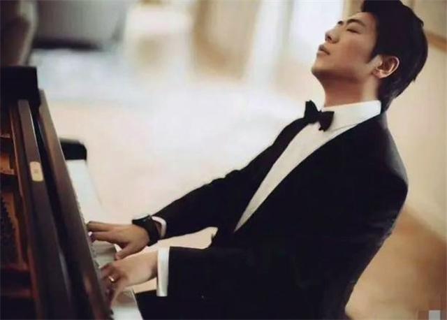 郎朗|为了练琴，8年不让与母亲见面，婚姻由父亲做主，郎朗真的成功吗