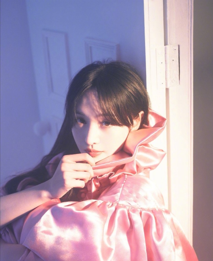 郑爽|郑爽发文谈人设，直言“我有的是市场”，却遭直讽：又在胡言乱语