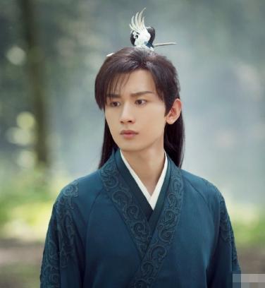 整容|《琉璃》男主火了，被曝整容还改年龄，参加综艺未火演作品才红了