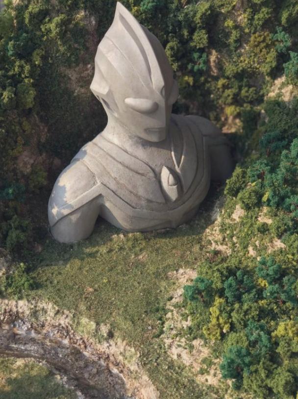 小伙儿发现神秘石像!神似迪迦却非迪迦?新的光之巨人?_腾讯新闻