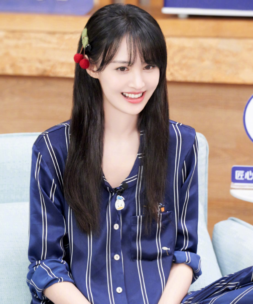 郑爽|郑爽更博发文，称已经放弃了自己的人设，粉丝：干得漂亮