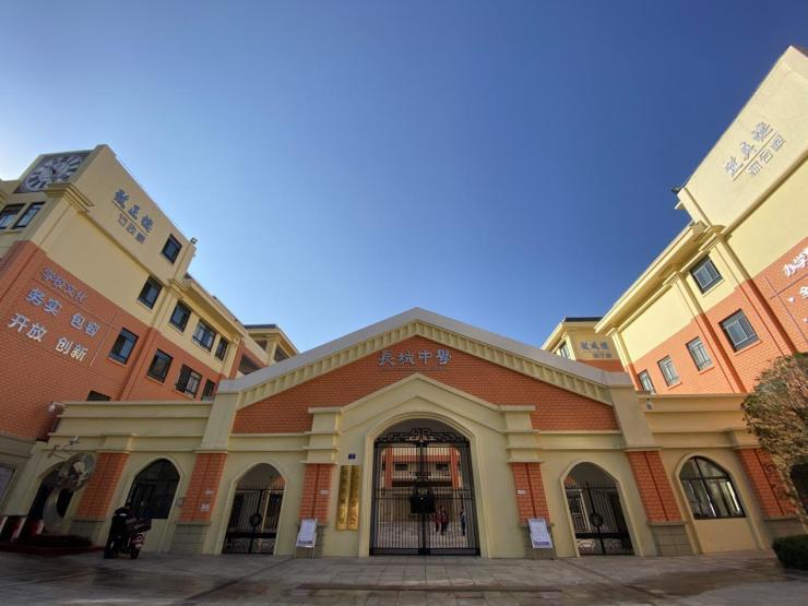 2004年,应广大家长师生要求,昆明长城中学恢复建办,成立单独校区昆明