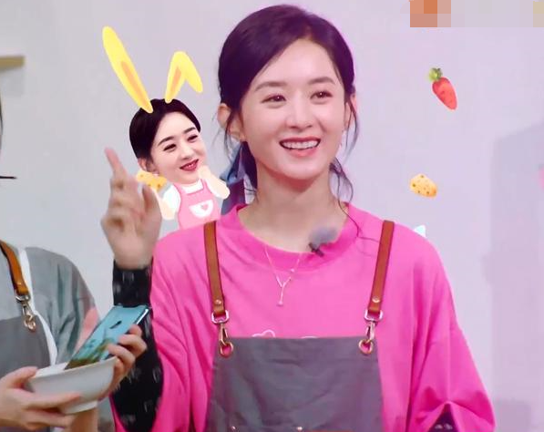 赵丽颖|赵丽颖给客人点菜自称“小姐姐”，不料被小朋友喊“阿姨”，颖宝反应引热议