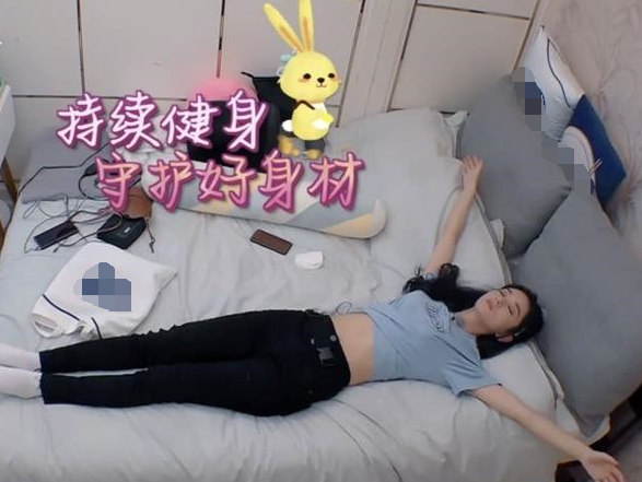 赵丽颖|赵丽颖给客人点菜自称“小姐姐”，不料被小朋友喊“阿姨”，颖宝反应引热议