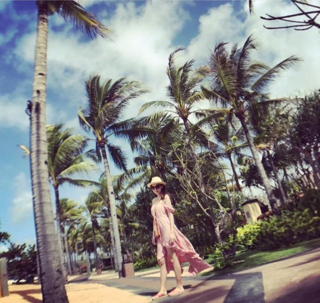 林志颖|林志颖晒4岁双胞胎儿子沙滩初体验，轻松抱起双子星爸爸力max