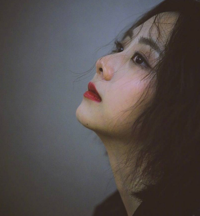 女明星的侧颜什么样鞠婧祎明媚张予曦惊艳最后赵露思差点没认出