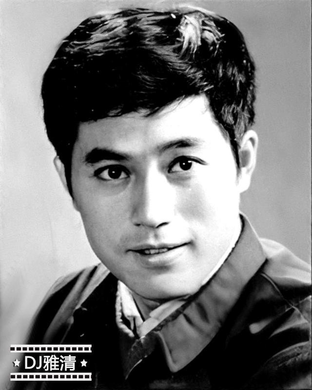 80年代男星黑白照,个个容貌俊美,却又充满男儿气概|人到中年|上影厂