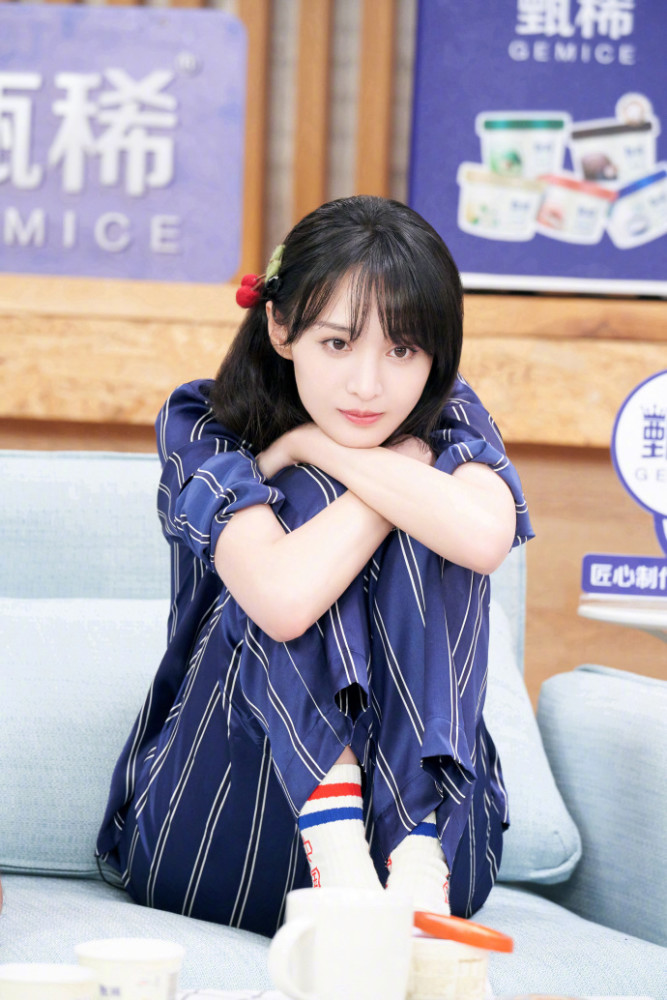 郑爽|郑爽爸爸发文称装修事件已解决，粉丝纷纷劝言：少说话多拍戏