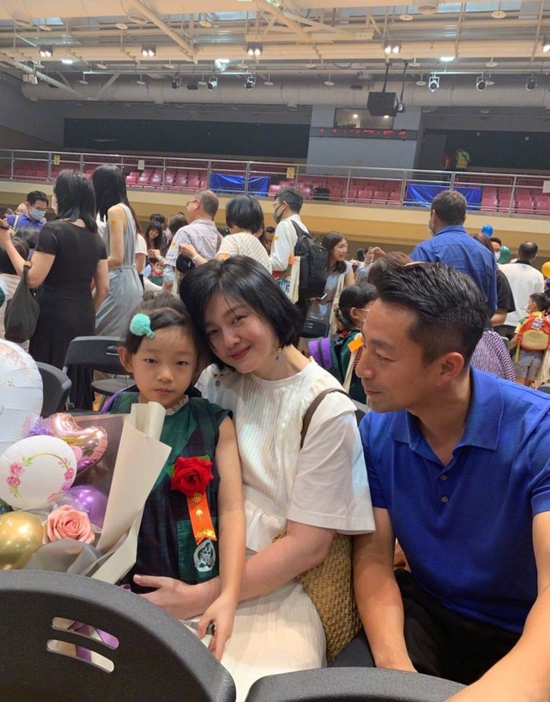 大s|打针后遗症？大S录视频被指脸部僵硬浮肿，眼睛始终睁不开