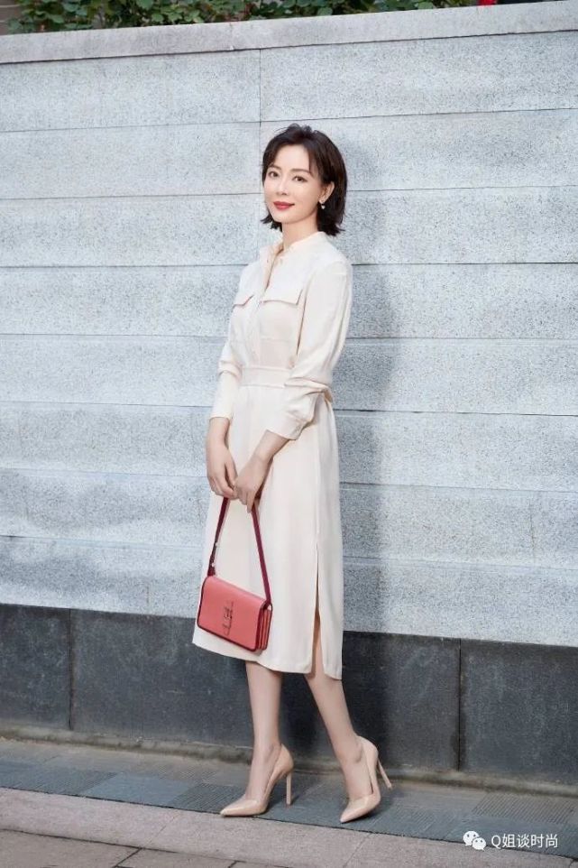 熟女时髦穿搭有两个关键点 一是简约性 另一个是质感 穿搭 熟女 搭配 连衣裙 服装