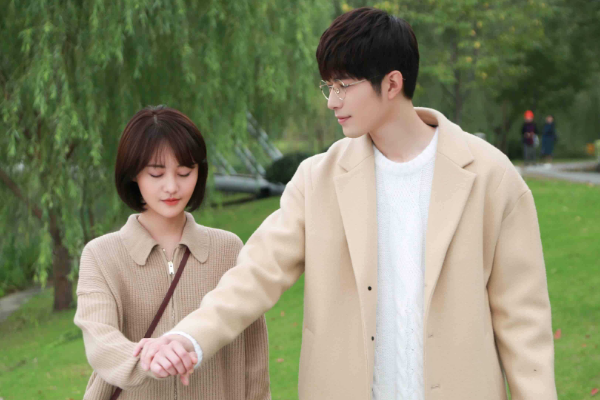 郑爽|郑爽发长文回应争议：早就放弃人设靠粉丝喜欢，网友却质疑蹭热度