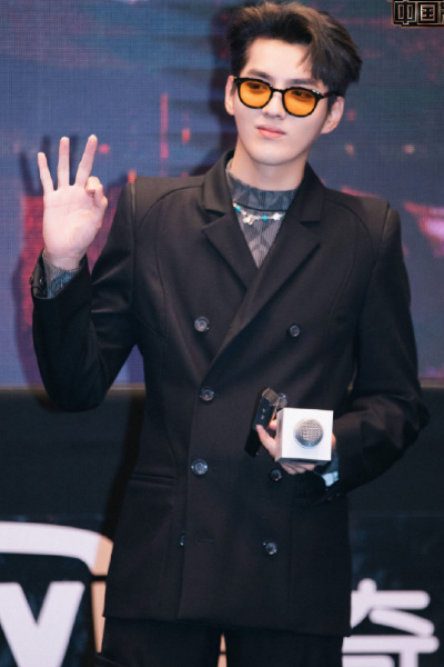 中国新说唱|中国新说唱发布会现场，潘玮柏结婚争议后现身，吴亦凡身高成亮点