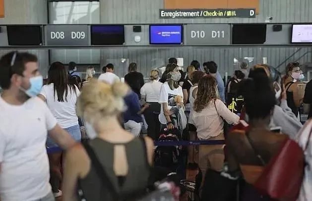 英国_社会|昨天，在法50万英国人上演了现代版的“敦刻尔克” 大撤退！