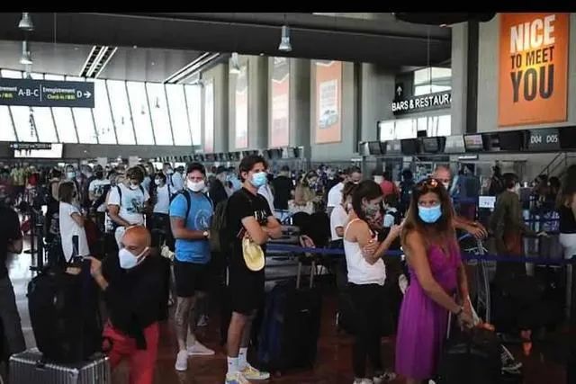 英国_社会|昨天，在法50万英国人上演了现代版的“敦刻尔克” 大撤退！