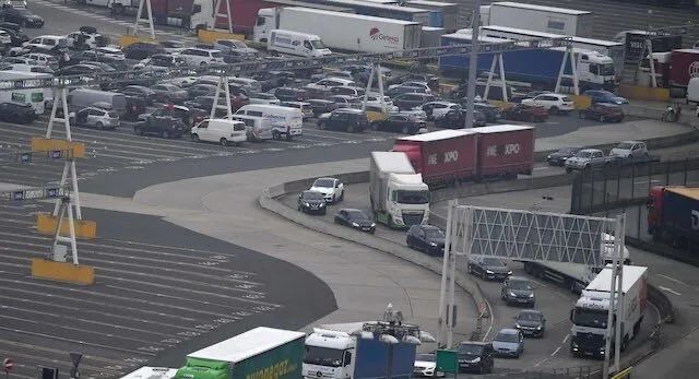 英国_社会|昨天，在法50万英国人上演了现代版的“敦刻尔克” 大撤退！