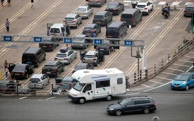 英国_社会|昨天，在法50万英国人上演了现代版的“敦刻尔克” 大撤退！