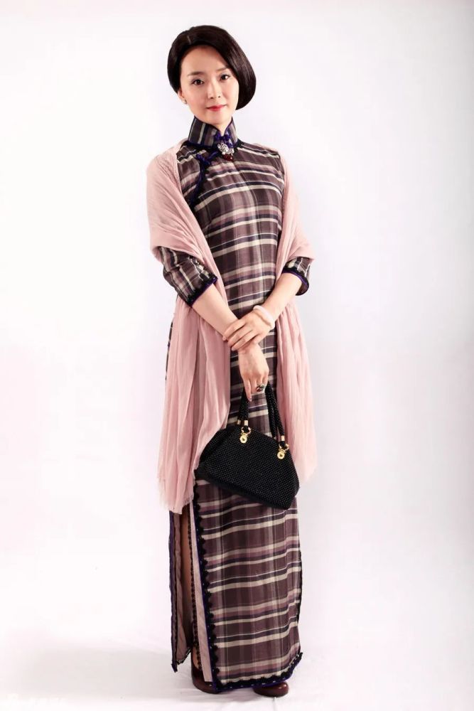 《金陵十三钗》里的玉墨风情万种,旗袍对女人来说可不仅仅是衣服!