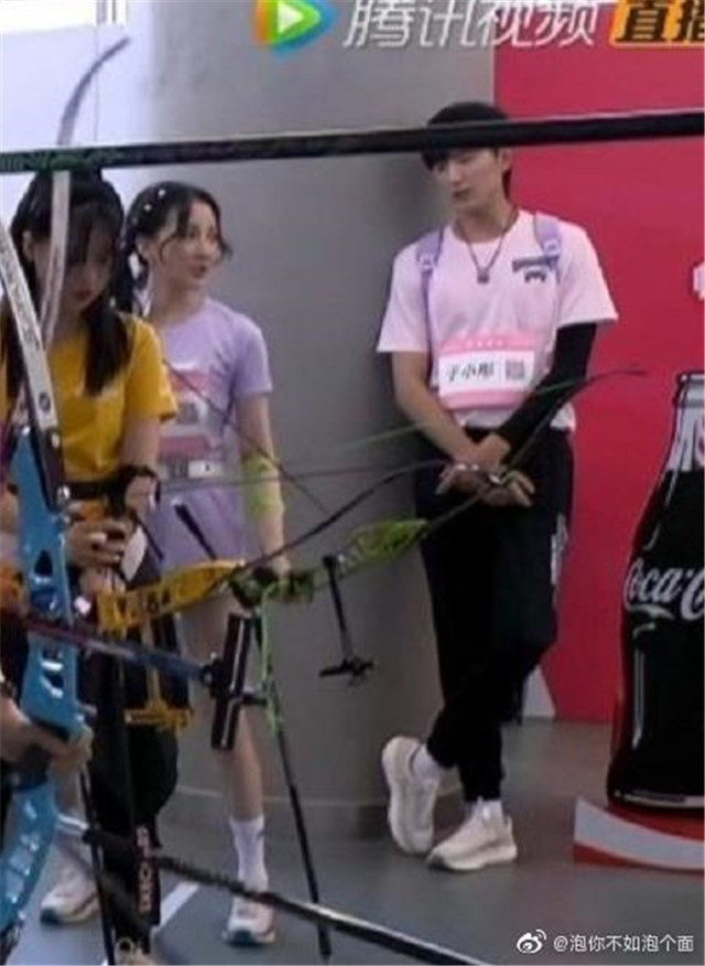 陈小纭|陈小纭否认和于小彤分手：绿色是我的应援色而已，被误会有点委屈