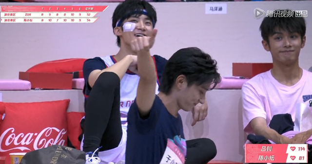 陈小纭|陈小纭否认和于小彤分手：绿色是我的应援色而已，被误会有点委屈