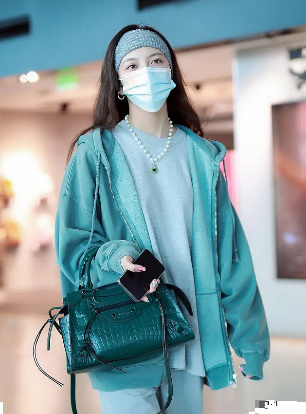 张一山|和张一山分手后疯狂营销遭吐槽，宋妍霏疑回应：我时刻保持初心