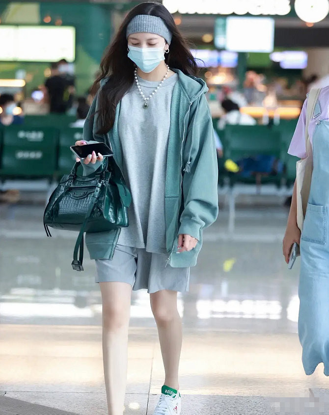 张一山|和张一山分手后疯狂营销遭吐槽，宋妍霏疑回应：我时刻保持初心