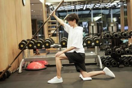 我和我的家乡|徐峥在中国电影直播首秀，夸王俊凯在《我和我的家乡》表演很惊喜