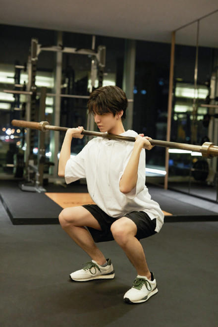 我和我的家乡|徐峥在中国电影直播首秀，夸王俊凯在《我和我的家乡》表演很惊喜