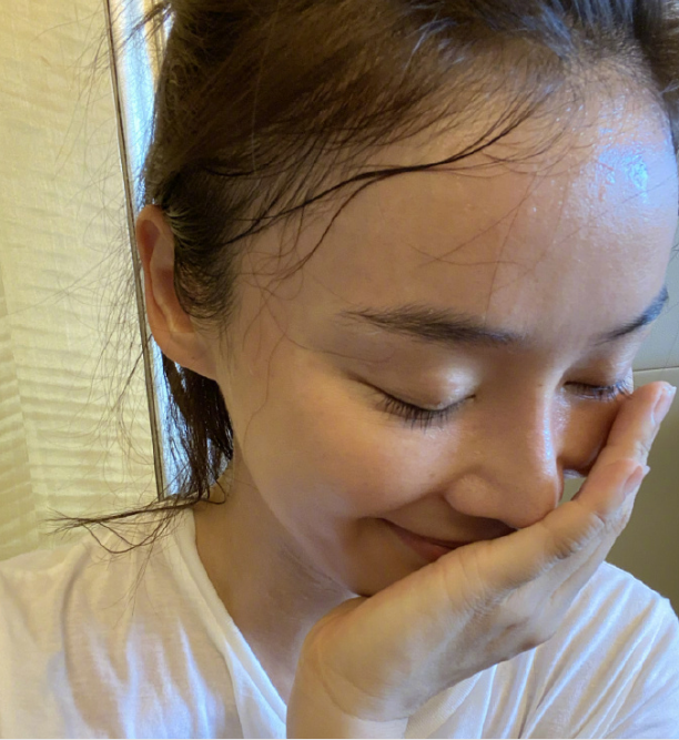 袁姗姗|袁姗姗超市与水果合照，自称一个人吃下半个榴莲，网友：晚饭还吃吗？