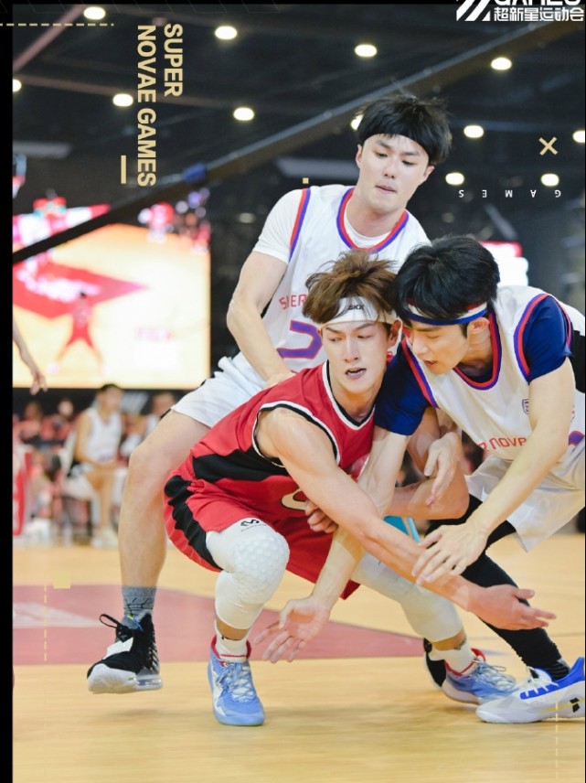 演员赛区队员和李昀锐拼抢其他项目中,男篮3v3决赛将上演,演员赛区a队