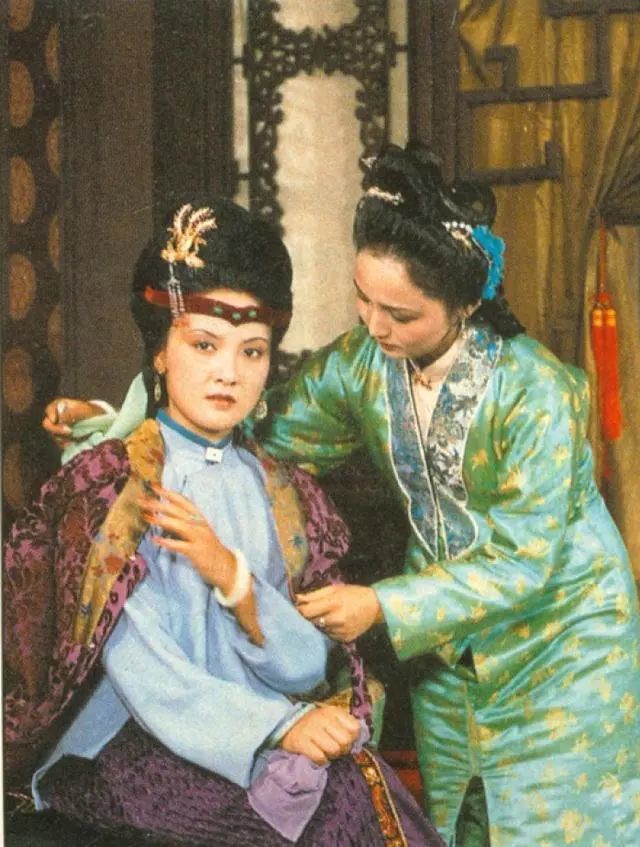 王熙凤|韩雪丽：凤姐对平儿主仆意识严格，防火防盗防亲近的人，王熙凤为哪般？