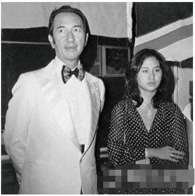 陈百强|27年前，已为人妻的何超琼执意为陈百强扶灵，回看两人感情全是泪