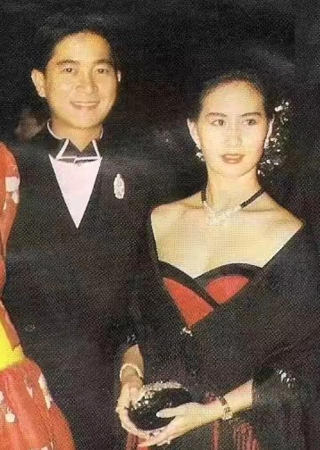 陈百强|27年前，已为人妻的何超琼执意为陈百强扶灵，回看两人感情全是泪