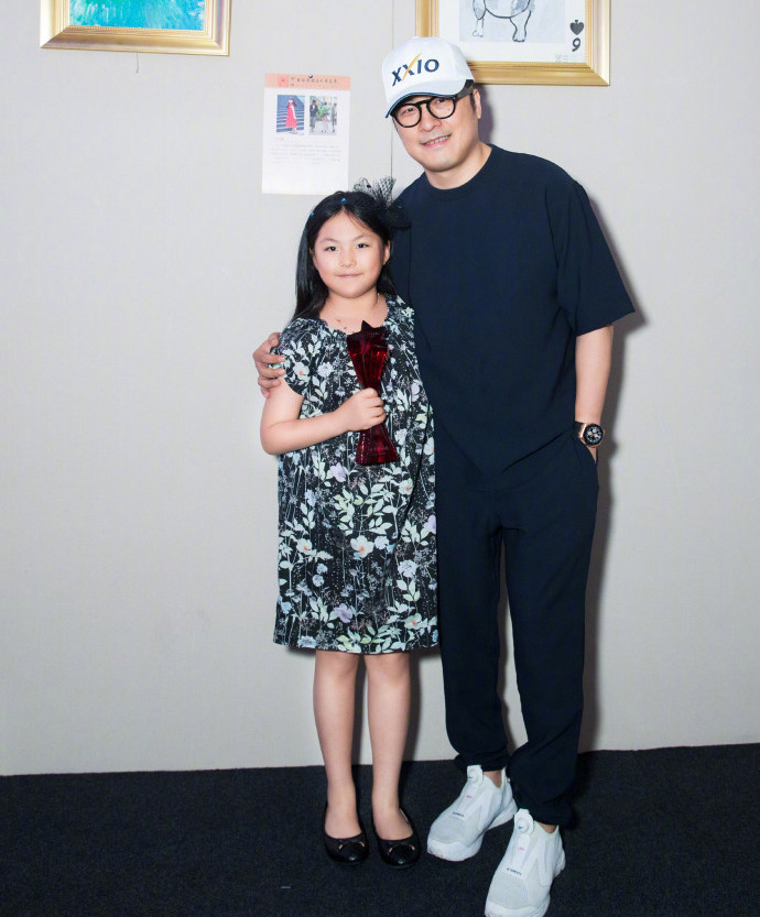 王岳伦|力挺妈妈！王诗龄首度点赞多条李湘微博，王岳伦道歉称自己伤害了家庭