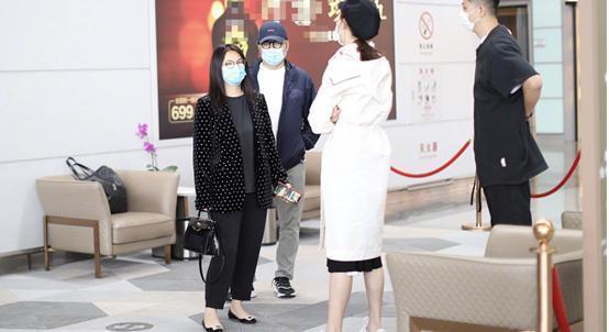 王岳伦|王岳伦深夜发文道歉，希望得到妻女原谅，网友却不太买账