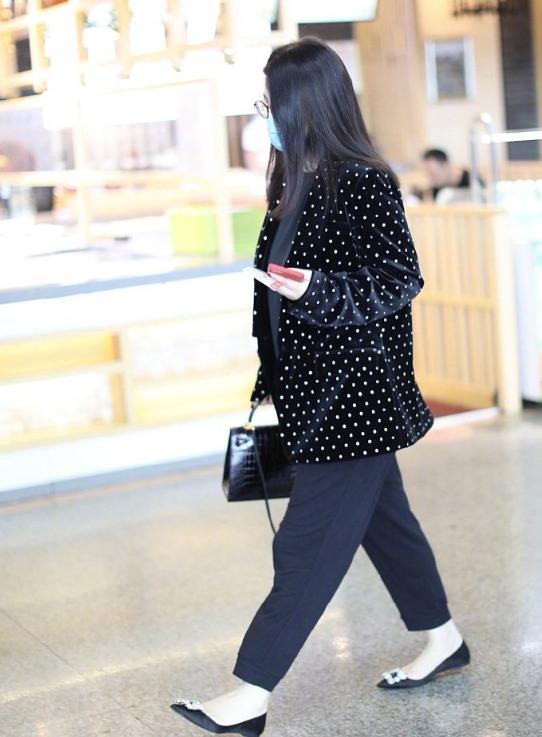 王岳伦|王岳伦深夜发文道歉，希望得到妻女原谅，网友却不太买账